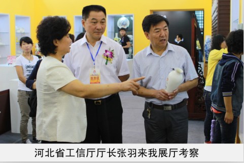 把鸡巴插入女人的小穴里爆射的视频省工信厅厅长来我厅考察